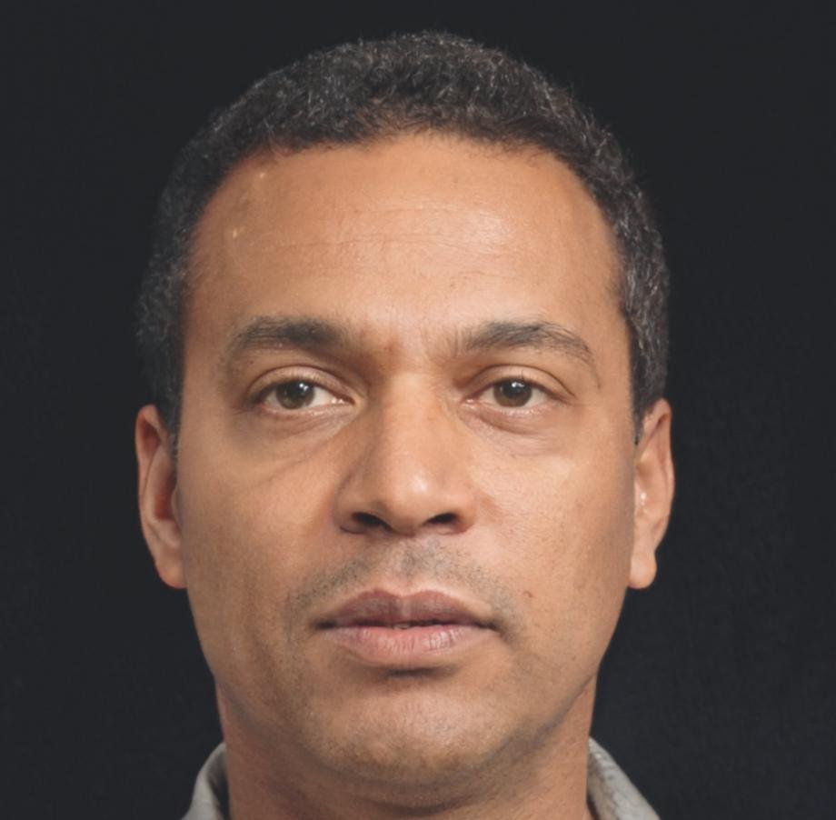 Retrato de especialista técnico en implementación de sistemas